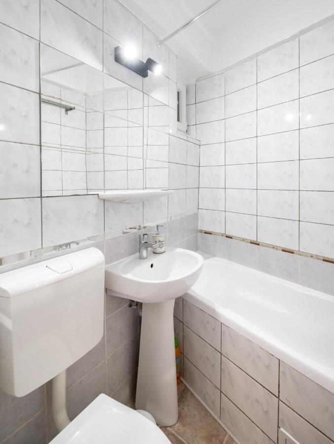 Laroka House Cosy And Modern Apartment Universitate-City Centre Bukarest Exteriör bild